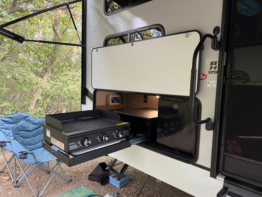 Alliance Delta BH241 Travel Trailer, Starlink included.