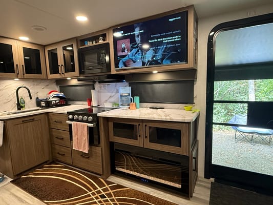 Alliance Delta BH241 Travel Trailer, Starlink included.