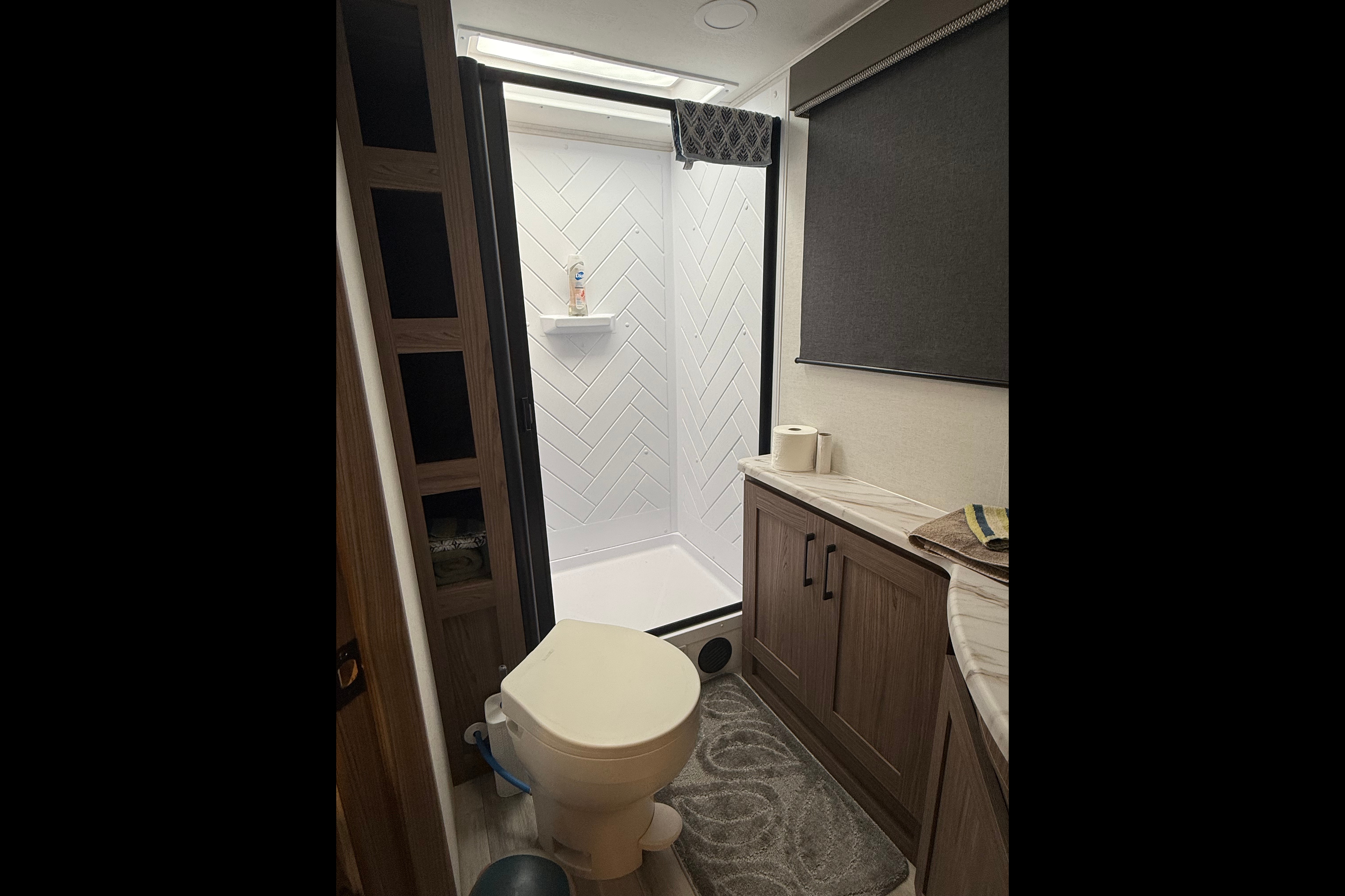 Alliance Delta BH241 Travel Trailer, Starlink included.