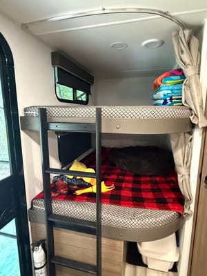 Alliance Delta BH241 Travel Trailer, Starlink included.