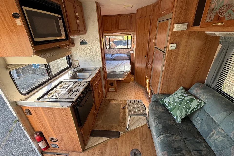 Lee's Coachmen Catalina Cruiser Class C