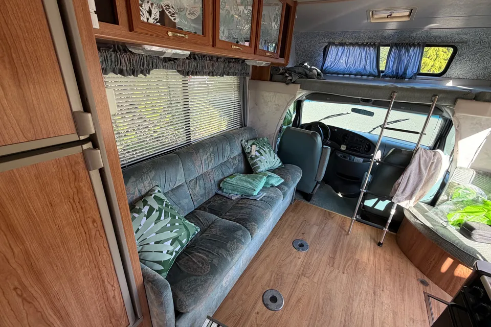 Lee's Coachmen Catalina Cruiser Class C