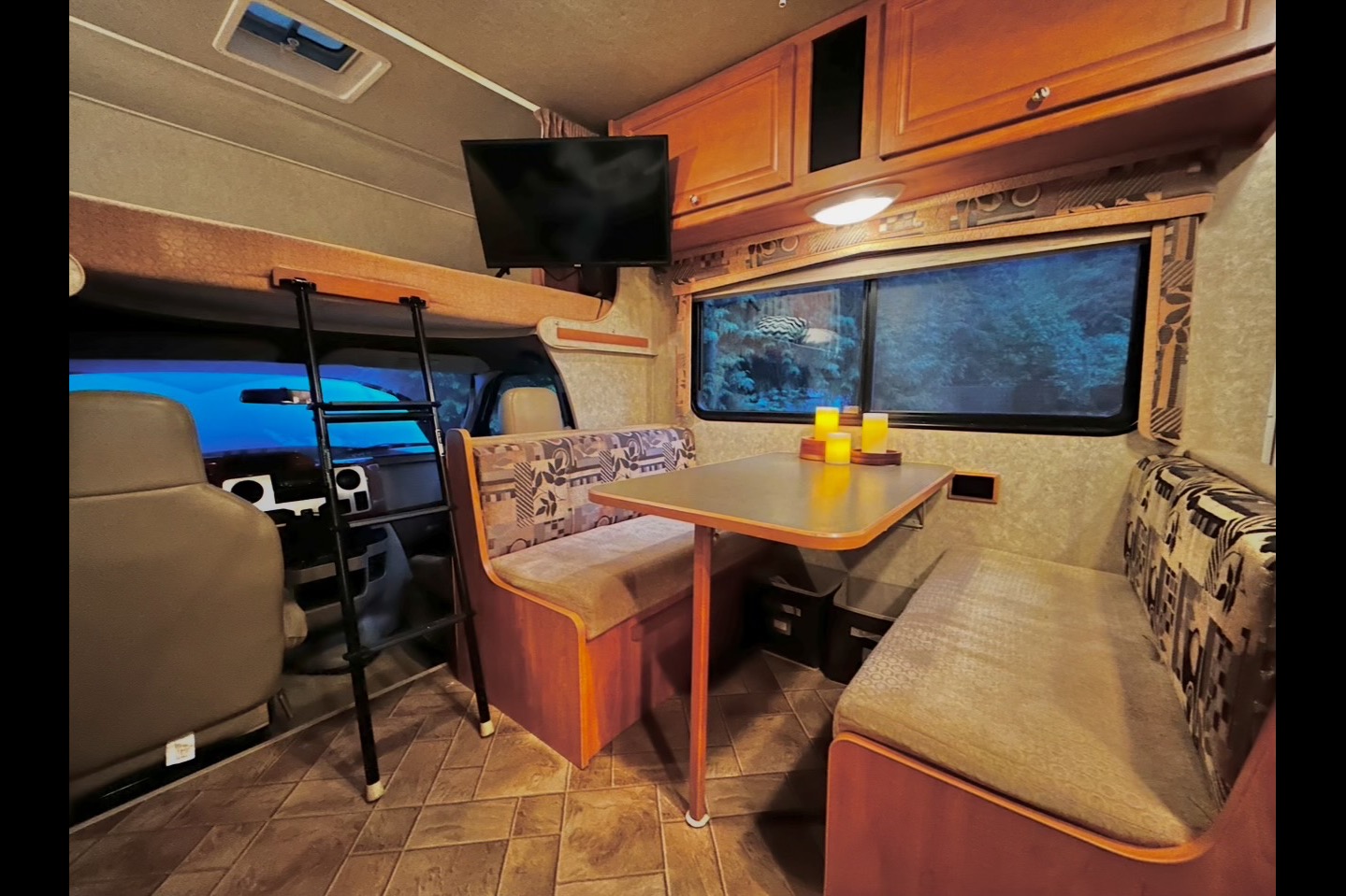 Lazen🐝 RV Adventures - Winnebago RV Cottage- SQUAMSH BASE CAMP