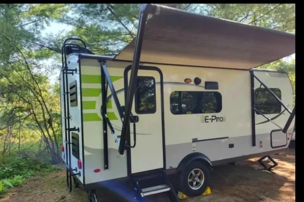 Josee's Flagstaff E-Pro 19FBS Travel Trailer