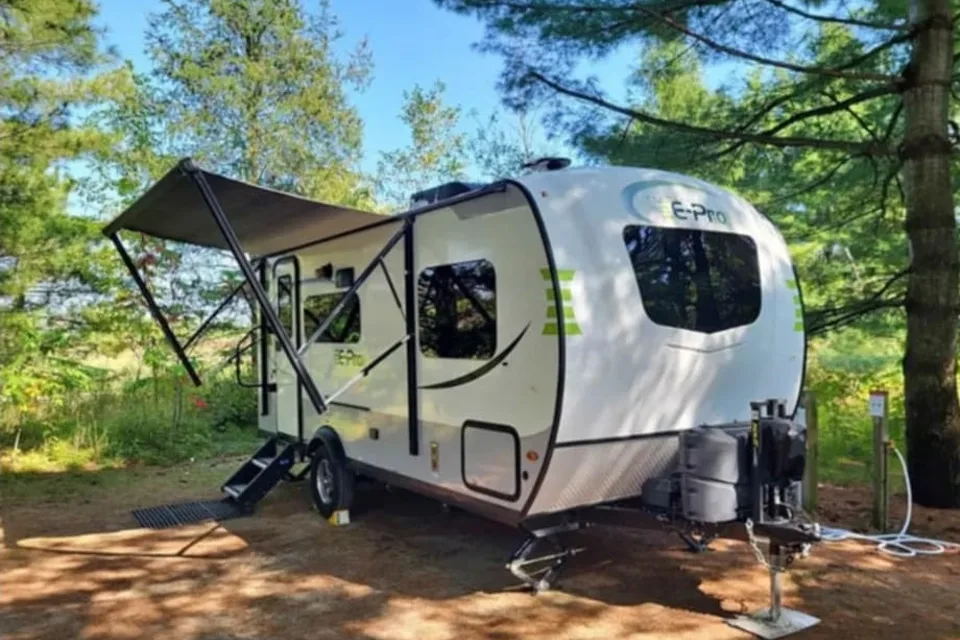 Josee's Flagstaff E-Pro 19FBS Travel Trailer