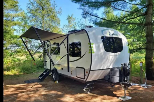 Josee's Flagstaff E-Pro 19FBS Travel Trailer