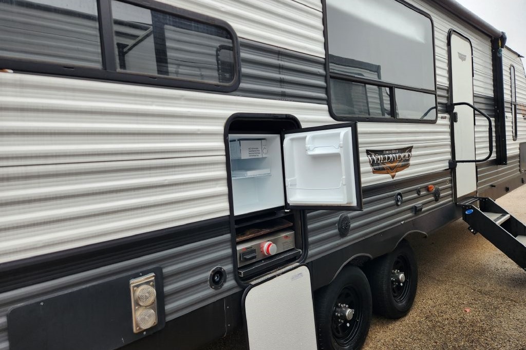 Couples Coach/ Small Family: Delivery Available ($85): No Prep Fee: Fully Equipped