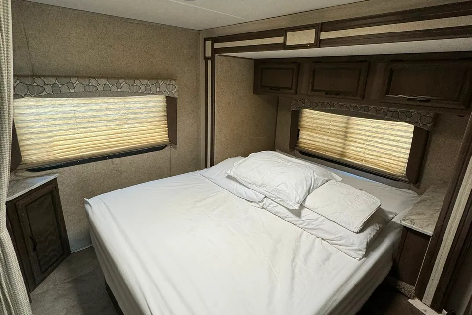 Dreamcatcher | Easy-to-Drive Freelander | Sleeps 5
