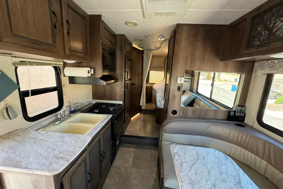 Dreamcatcher | Easy-to-Drive Freelander | Sleeps 5