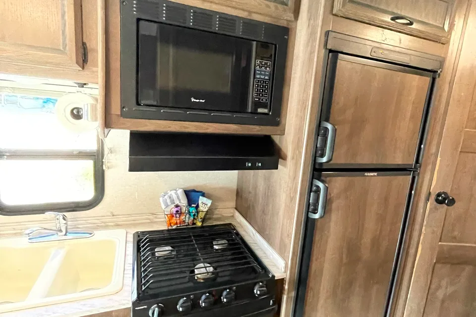 Dreamcatcher | Easy-to-Drive Freelander | Sleeps 5