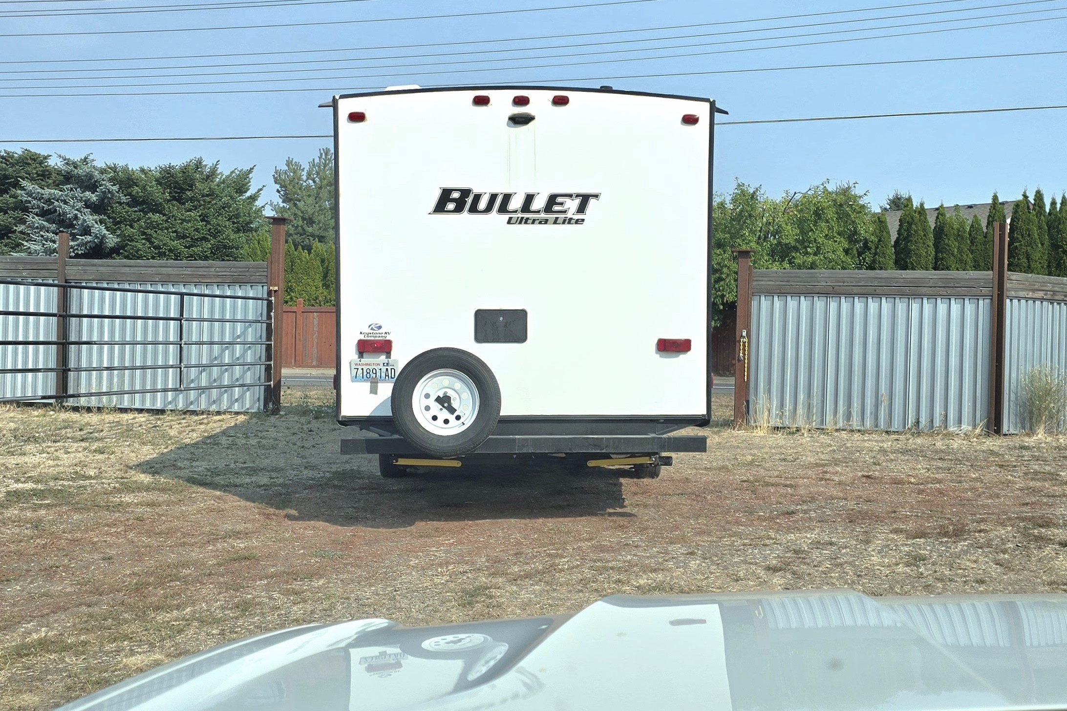 Wanderer, 30ft Dry Camping Luxury loaded trailer. 2 slides, 1/2 ton ok and dogs approved!
