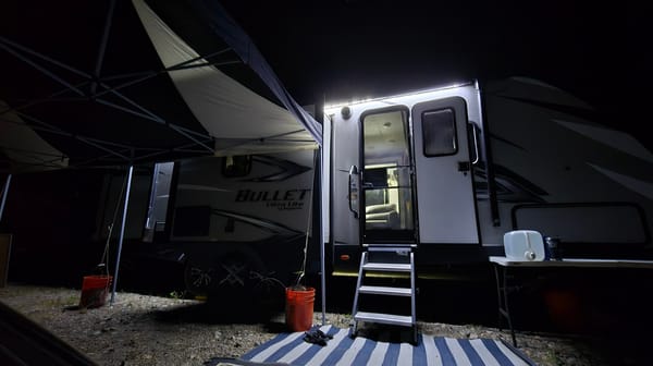 Wanderer, 30ft Dry Camping Luxury loaded trailer. 2 slides, 1/2 ton ok and dogs approved!