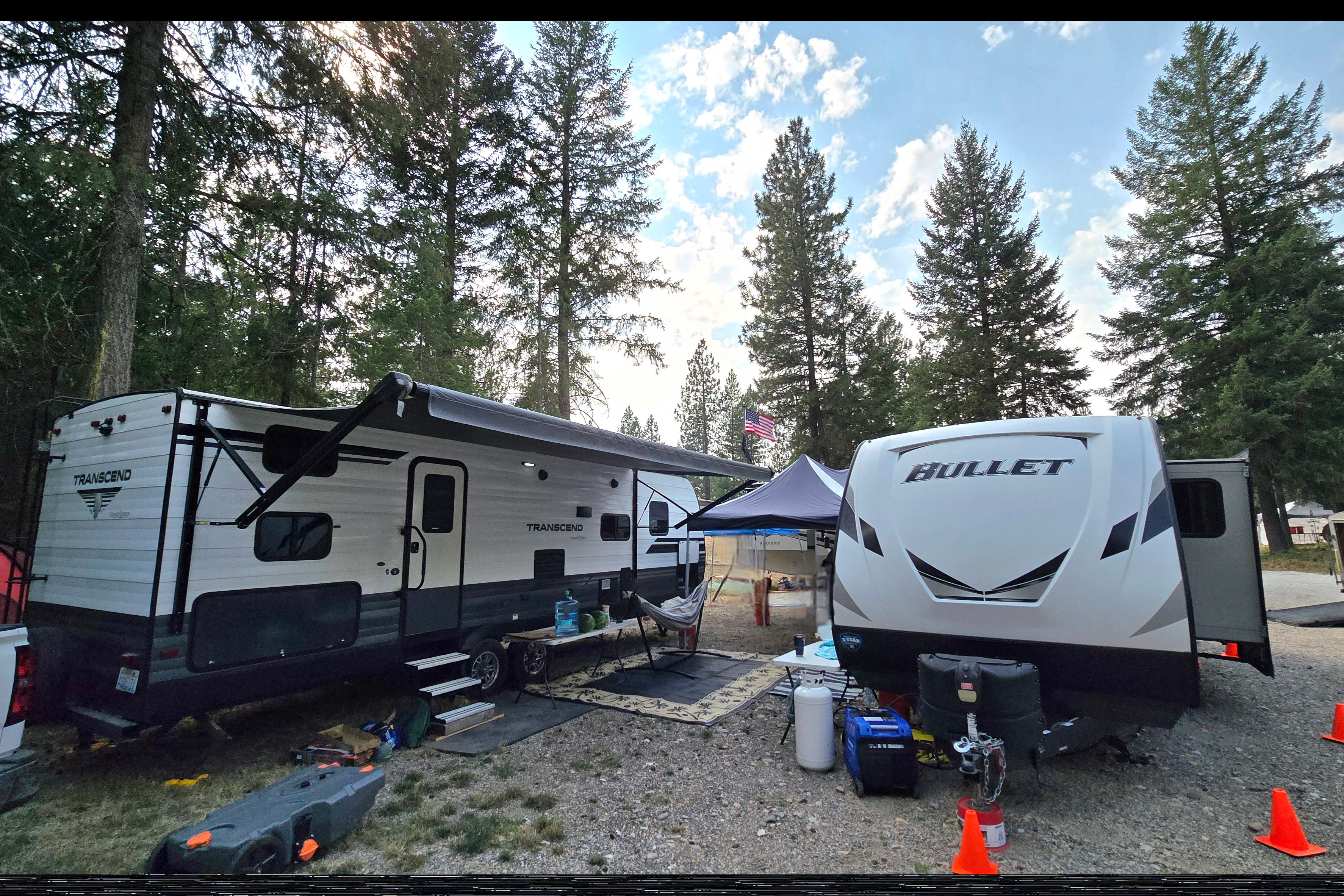 Wanderer, 30ft Dry Camping Luxury loaded trailer. 2 slides, 1/2 ton ok and dogs approved!