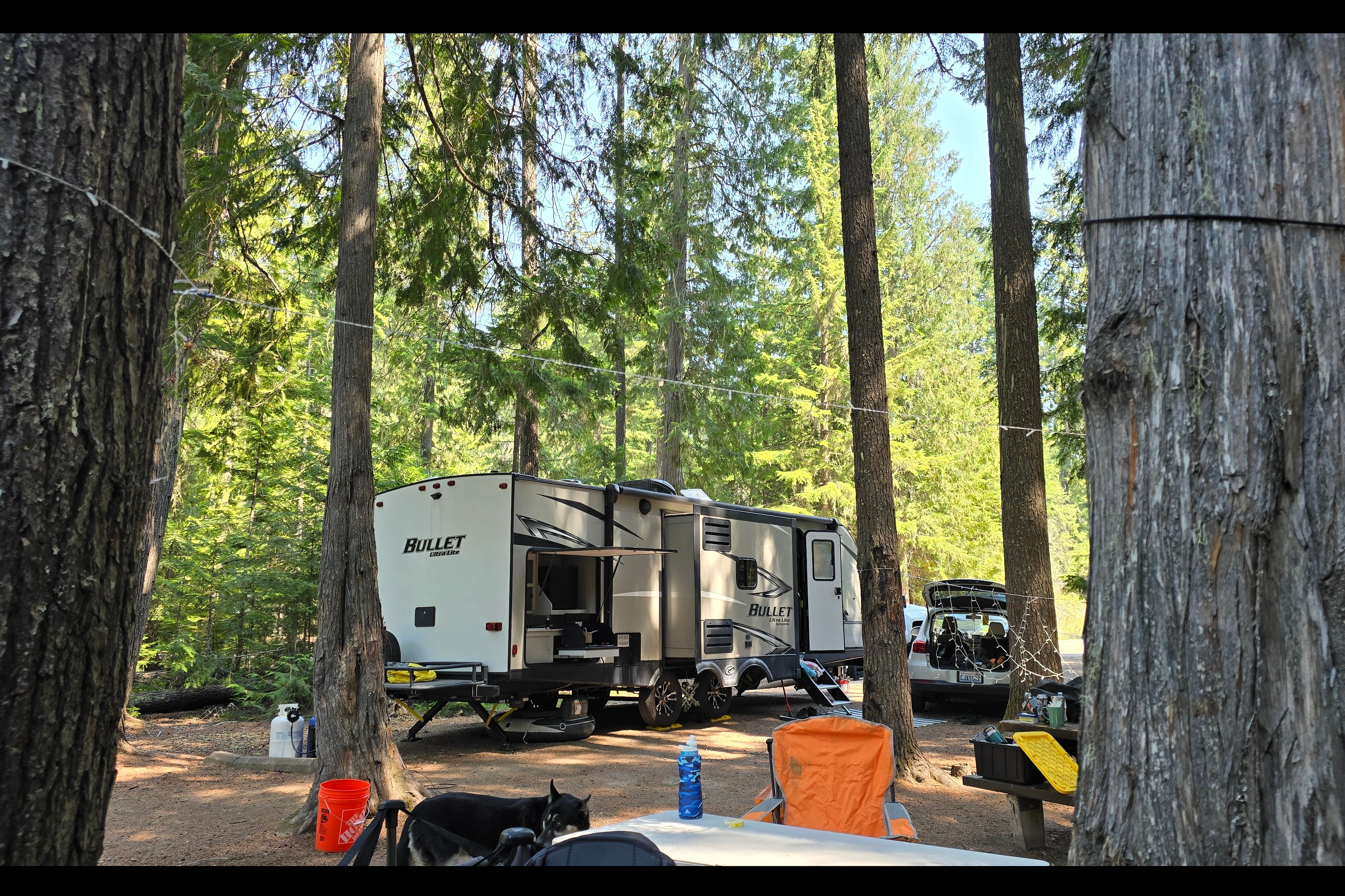 Wanderer, 30ft Dry Camping Luxury loaded trailer. 2 slides, 1/2 ton ok and dogs approved!