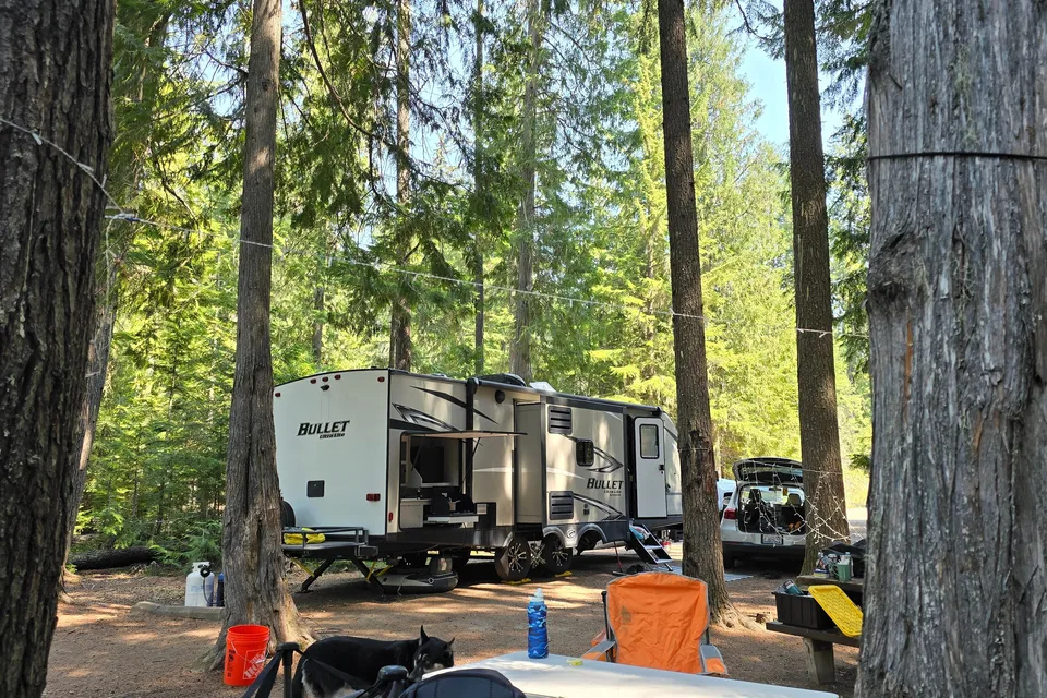 Wanderer, 30ft Dry Camping Luxury loaded trailer. 2 slides, 1/2 ton ok and dogs approved!