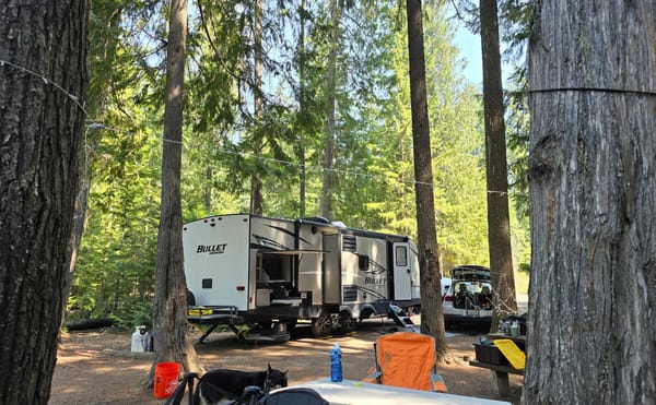 Wanderer, 30ft Dry Camping Luxury loaded trailer. 2 slides, 1/2 ton ok and dogs approved!