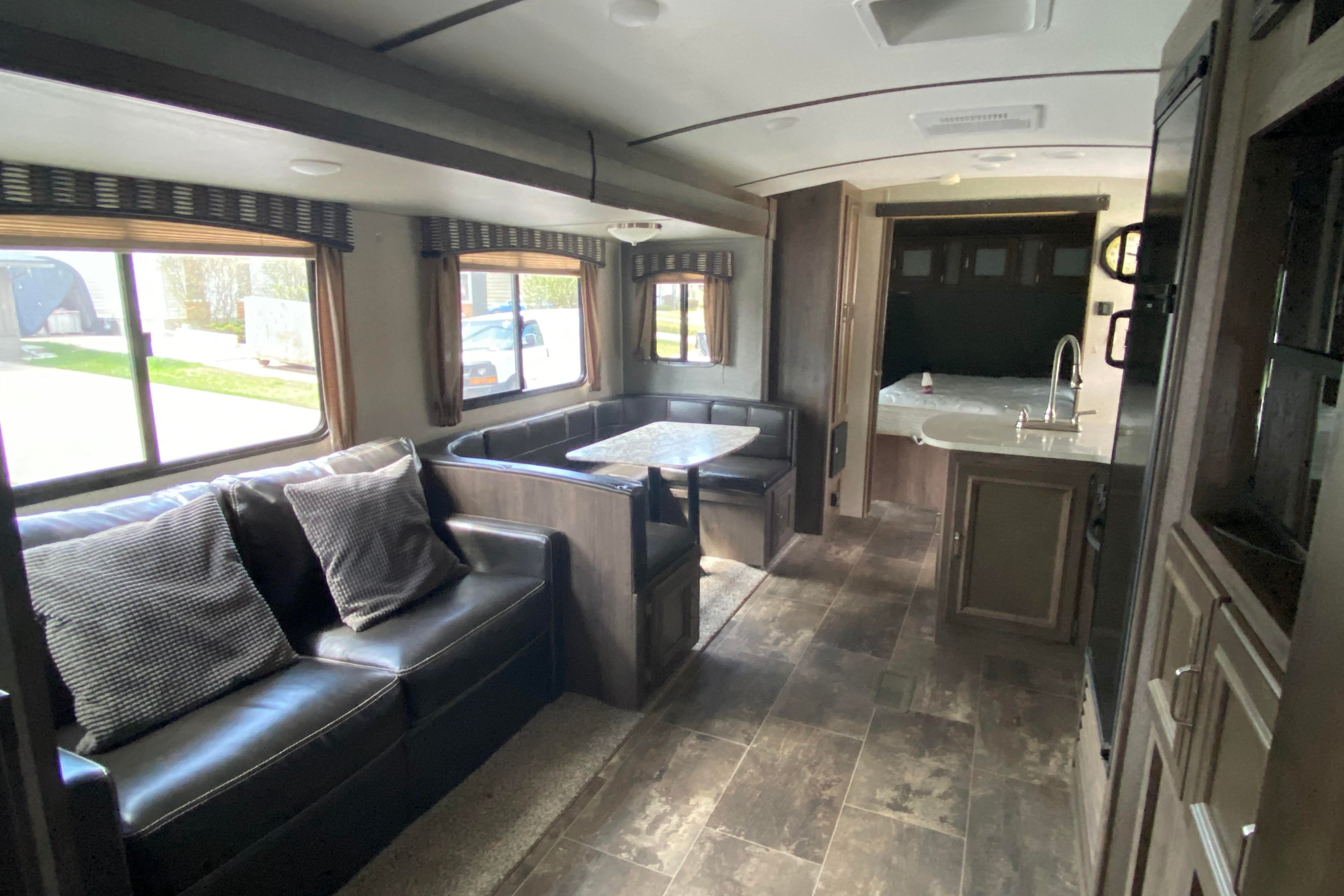 Volstad Keystone Passport Elite 29 DB Travel Trailer