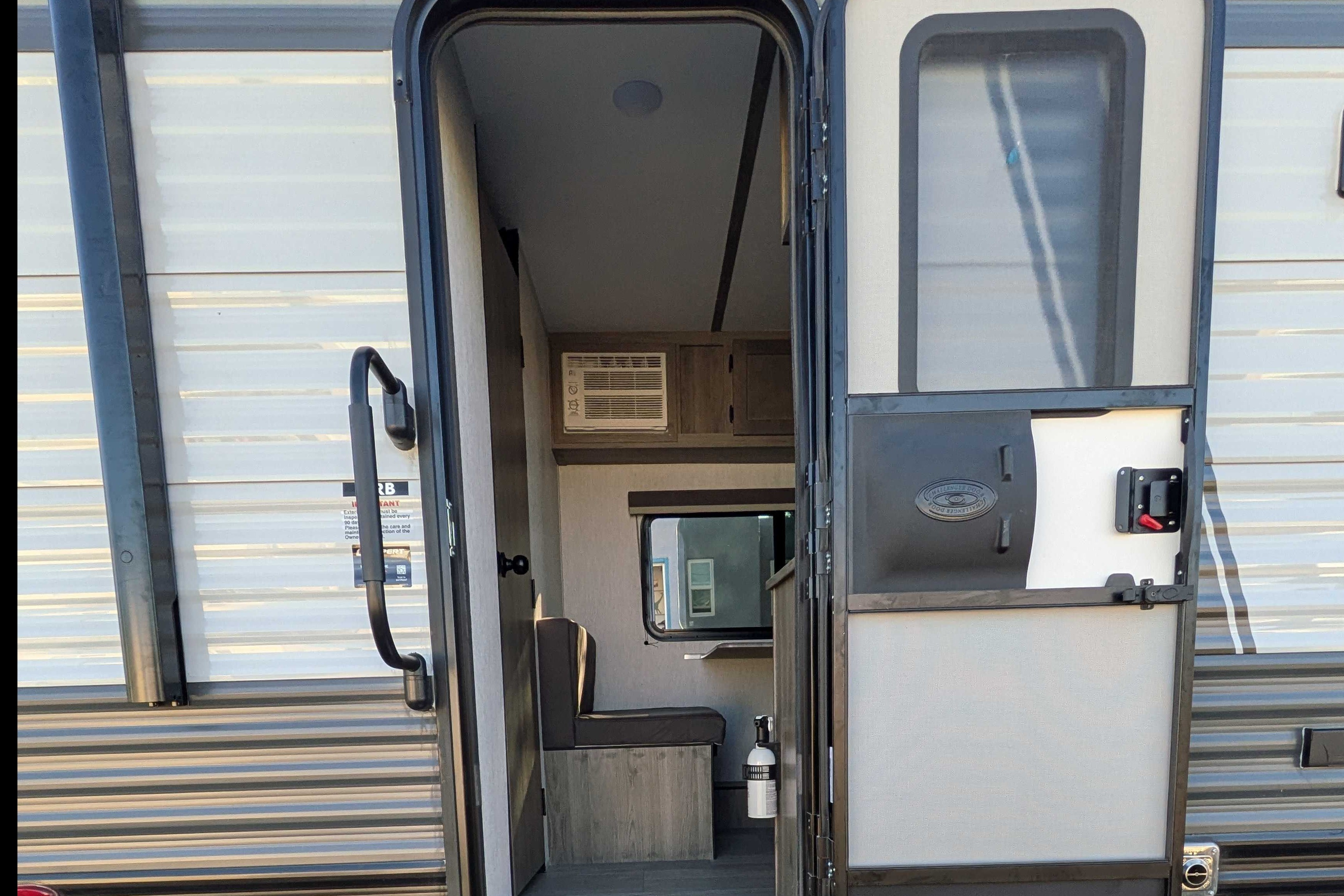 Lucinda: 19RB Huge space small tow weight! 