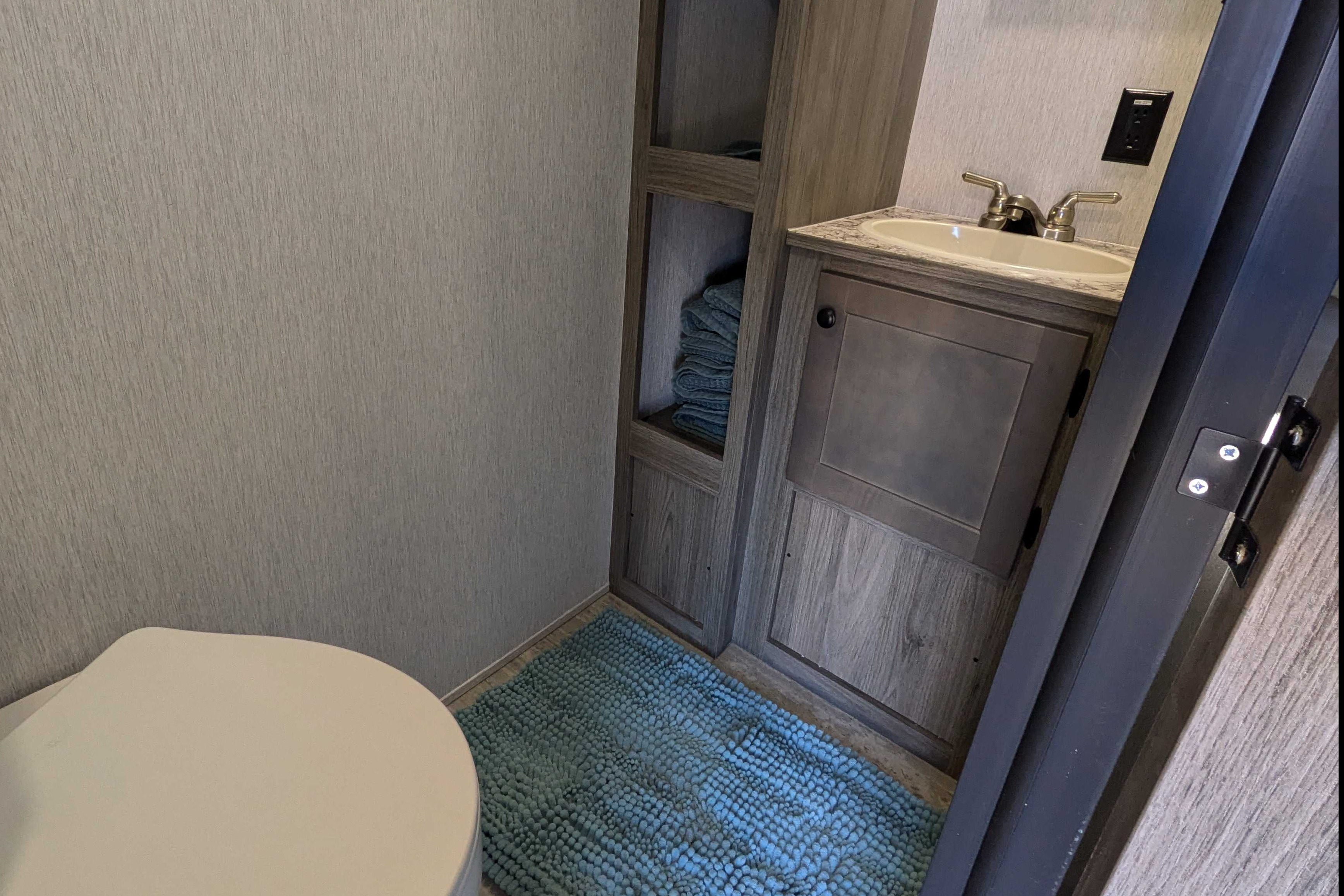 Lucinda: 19RB Huge space small tow weight! 