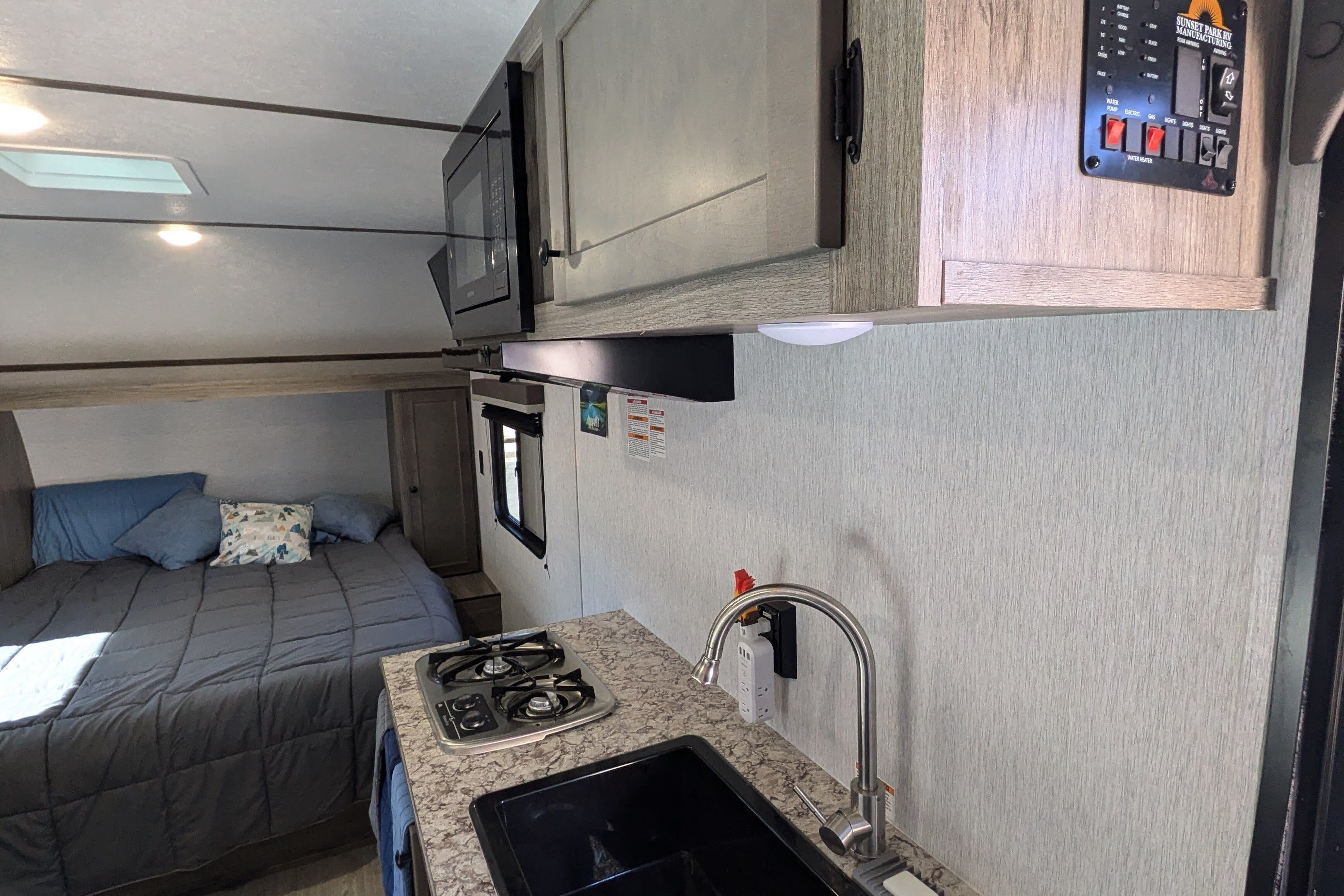 Lucinda: 19RB Huge space small tow weight! 