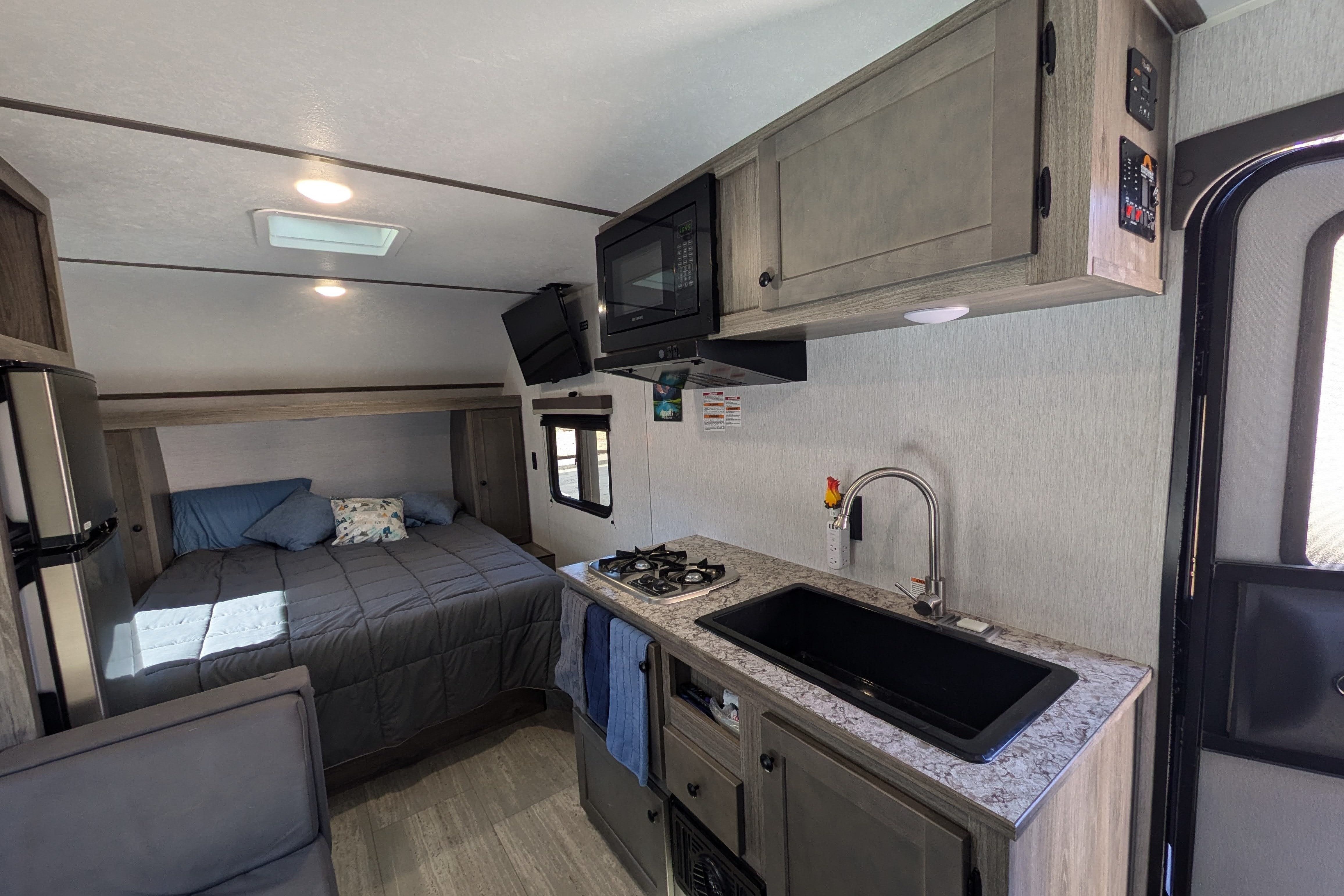Lucinda: 19RB Huge space small tow weight! 