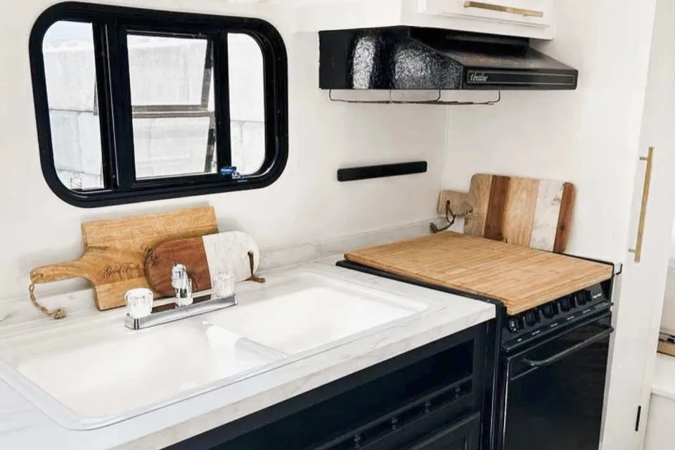 Arvie Redy the Hotel on Wheels