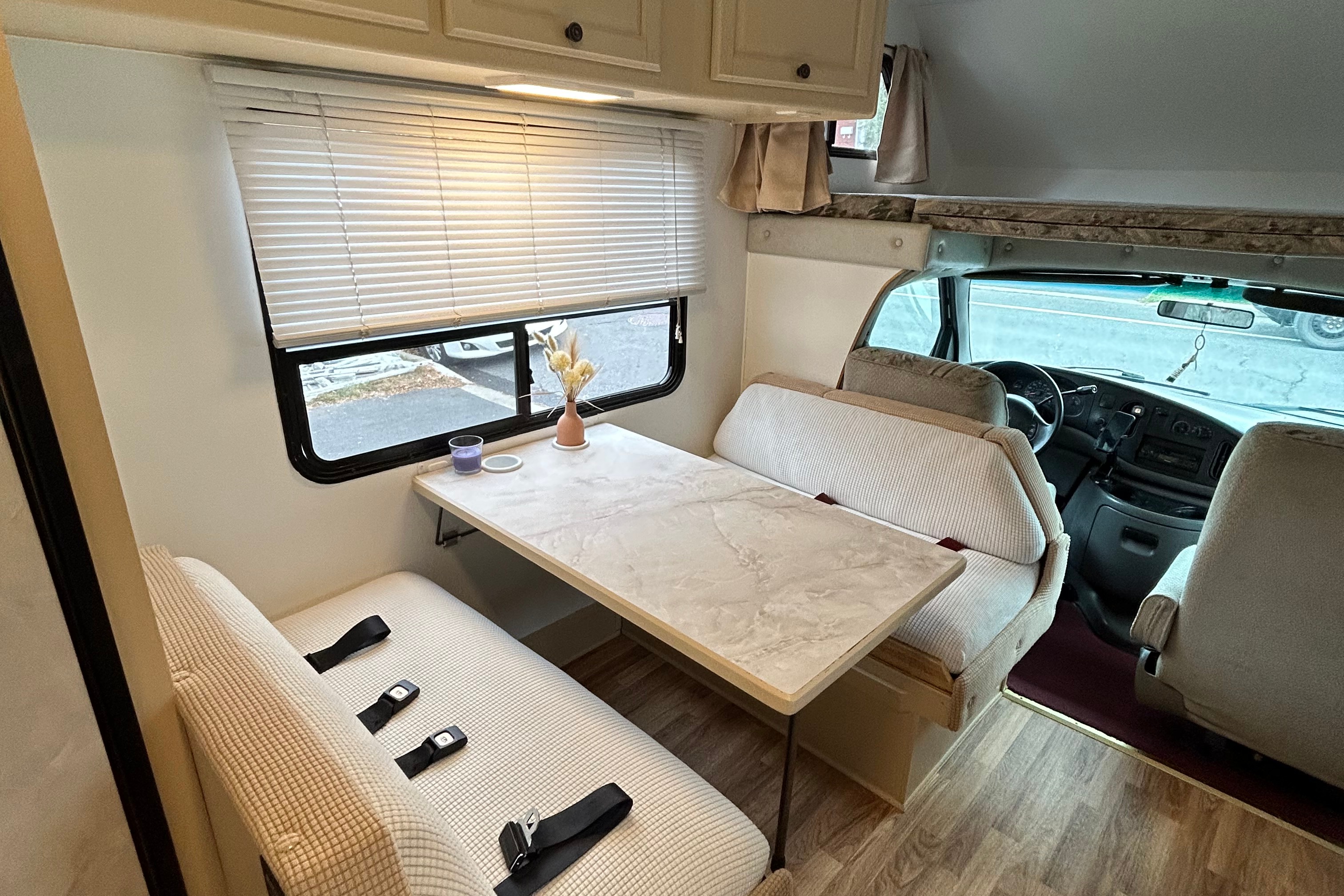 JomBoy : VR Classe C 24 pieds rénové Ford E350
