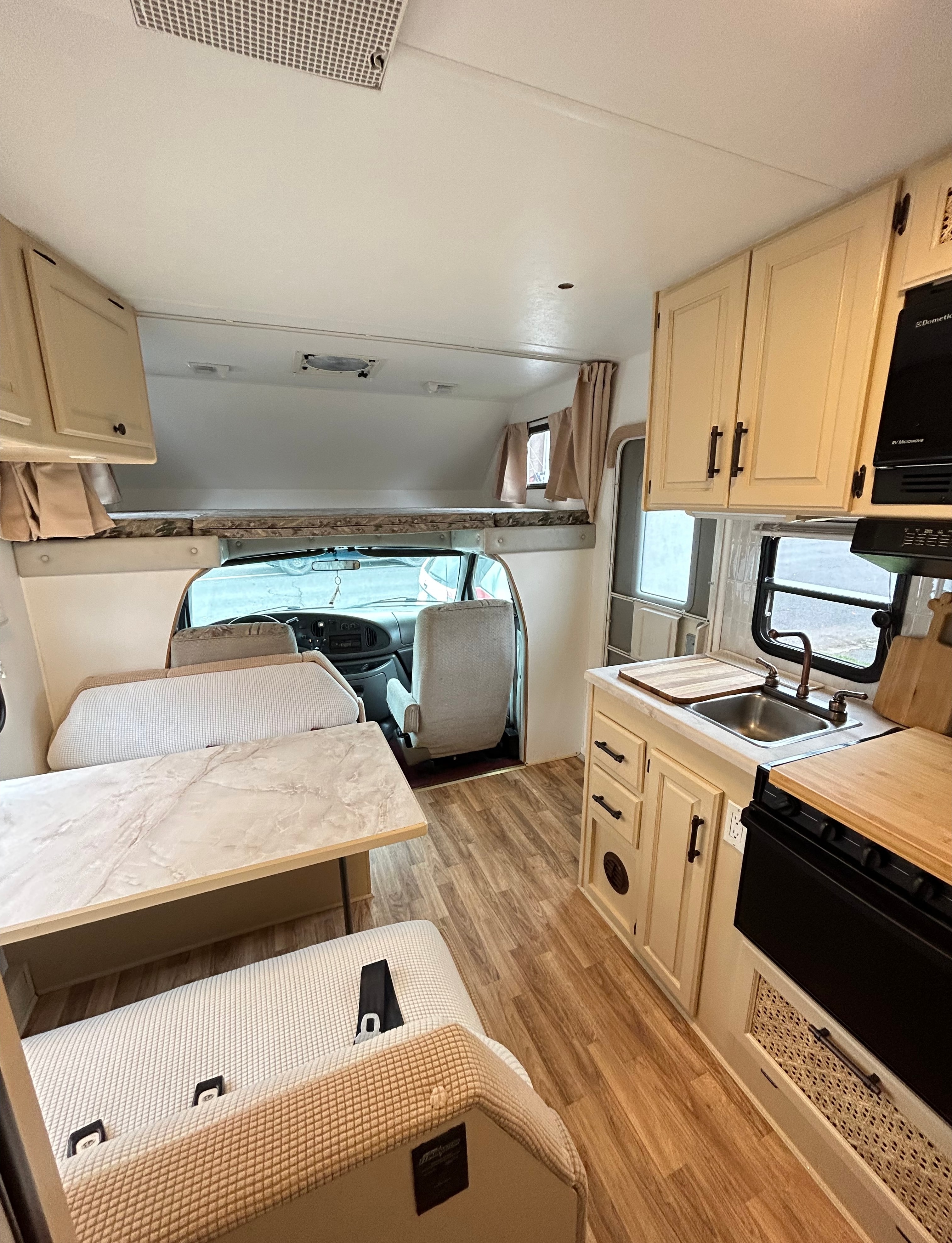 JomBoy : VR Classe C 24 pieds rénové Ford E350