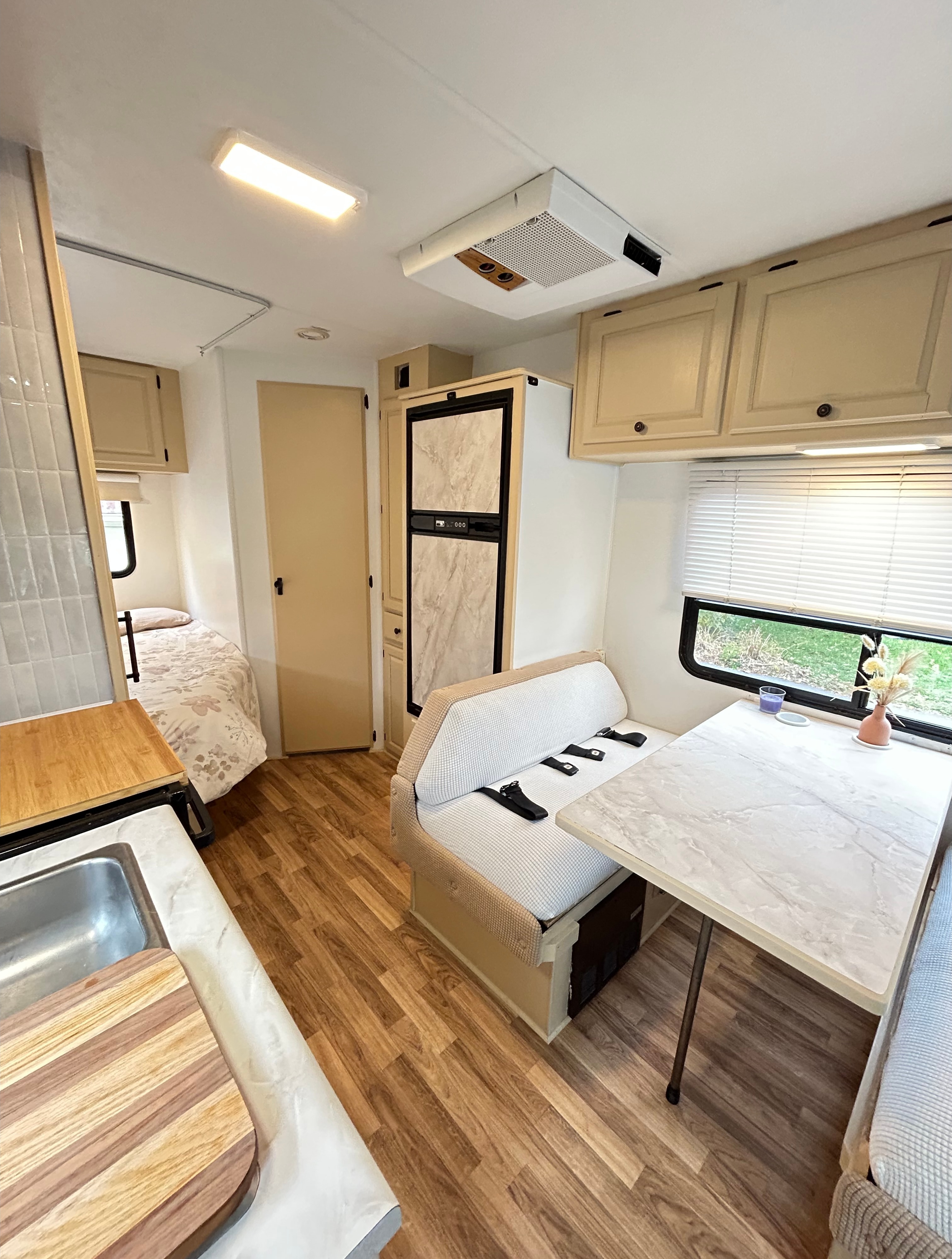 JomBoy : VR Classe C 24 pieds rénové Ford E350
