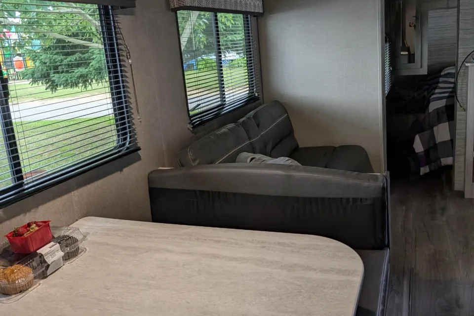 Guillaume's Coachmen Catalina 263bhs Travel Trailer