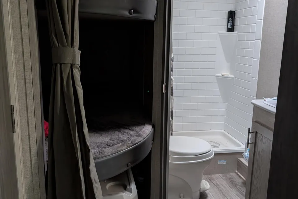 Guillaume's Coachmen Catalina 263bhs Travel Trailer
