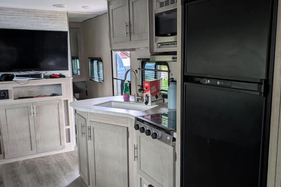 Guillaume's Coachmen Catalina 263bhs Travel Trailer