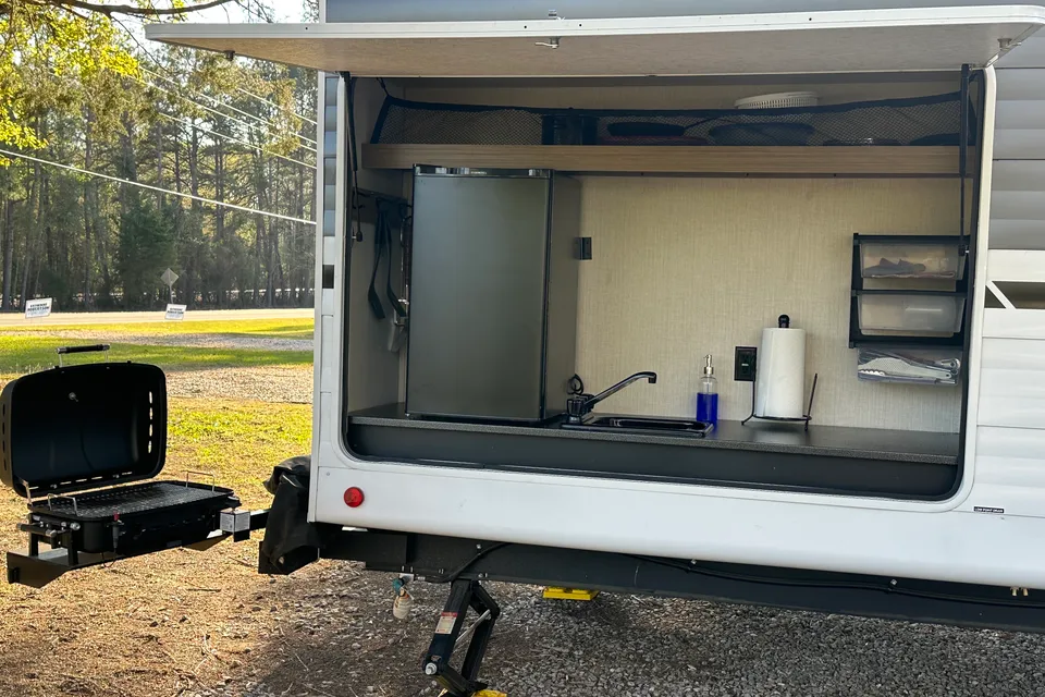 Fully Stocked + Outdoor Kitchen | Bunkhhouse | Delivery Only | Sleeps 7