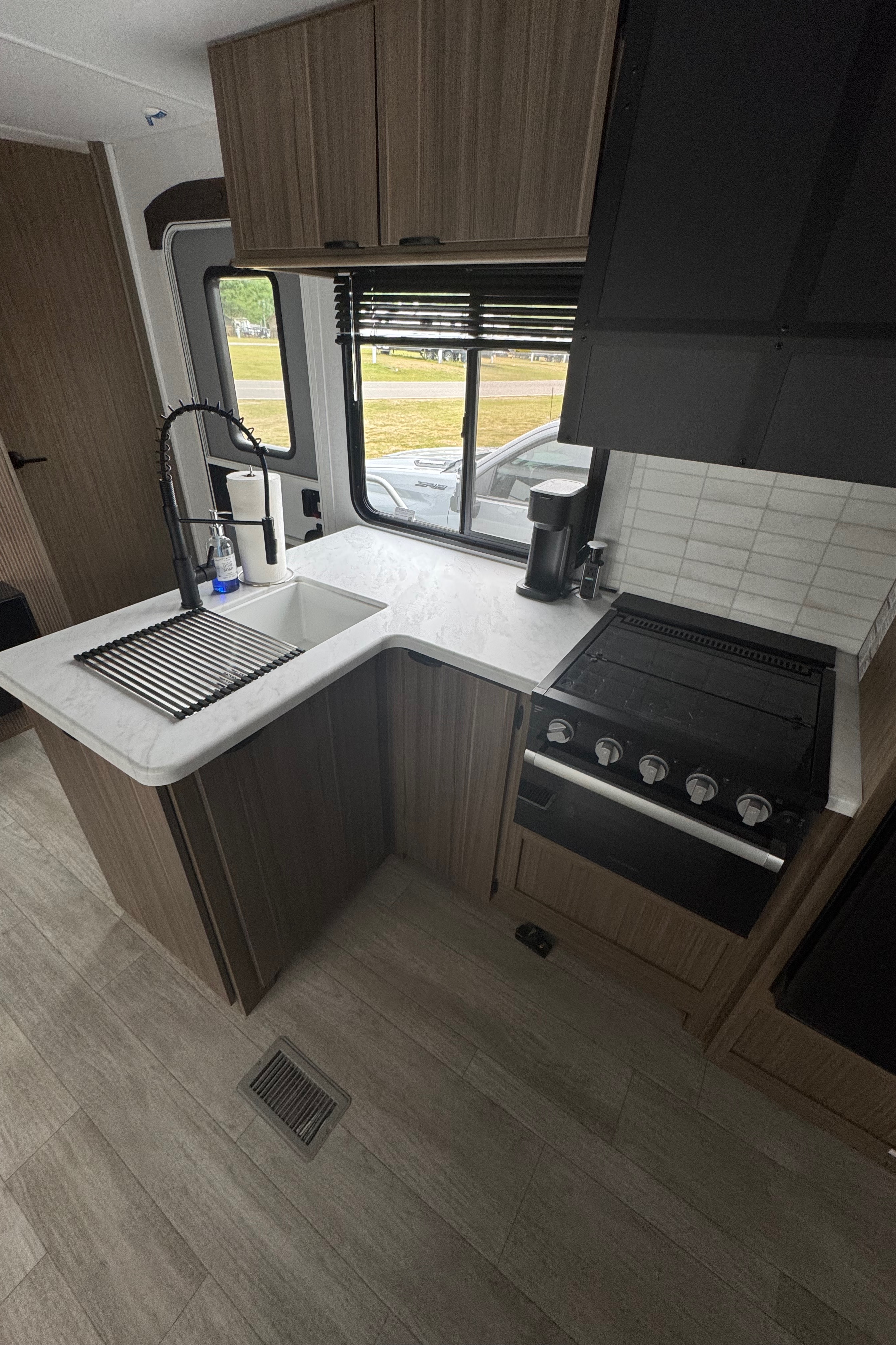 Fully Stocked + Outdoor Kitchen | Bunkhhouse | Delivery Only | Sleeps 7