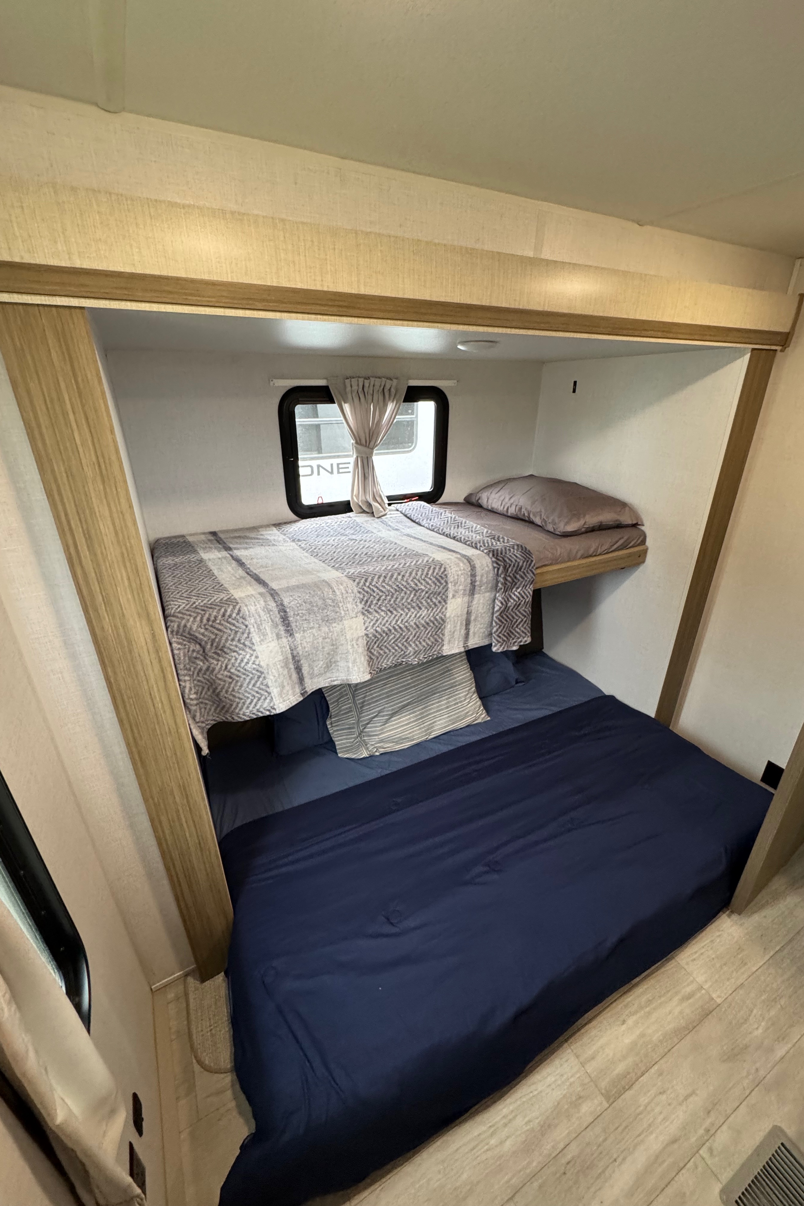 Fully Stocked + Outdoor Kitchen | Bunkhhouse | Delivery Only | Sleeps 7
