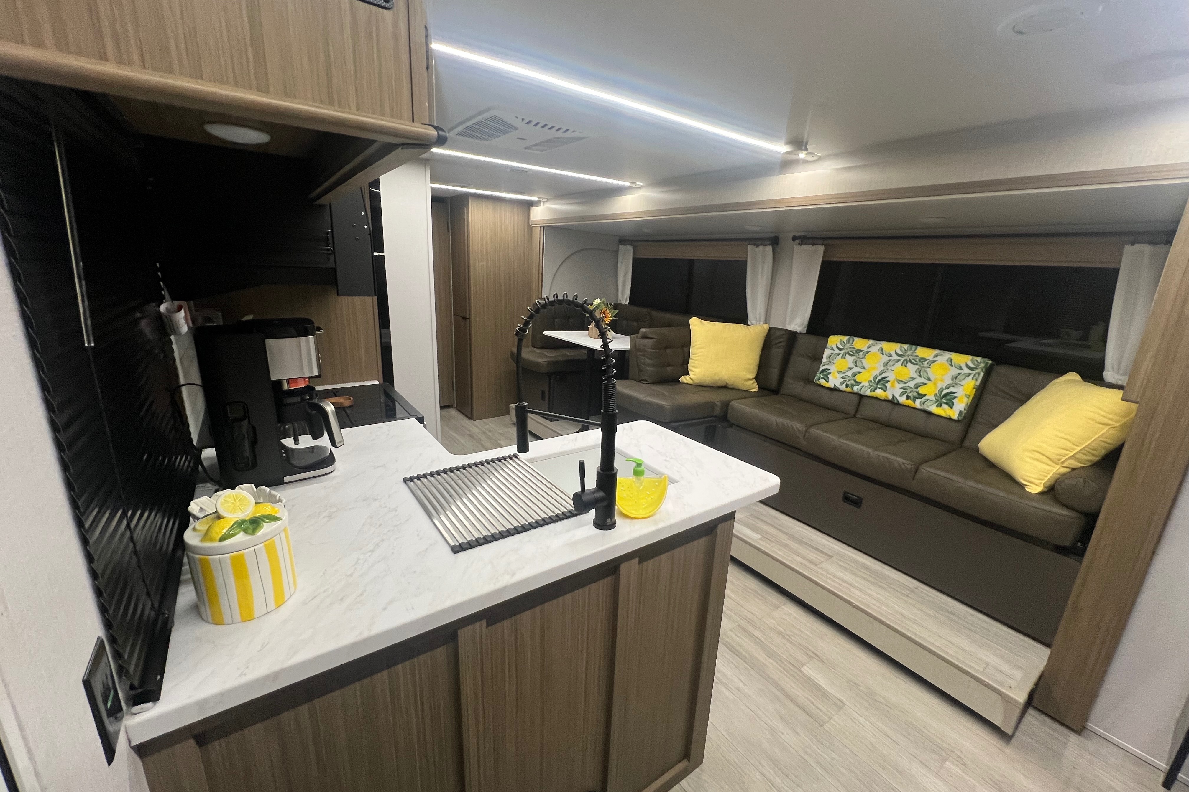 Nomadic Nature Rentals w Luxury Amenities (Lemonade)