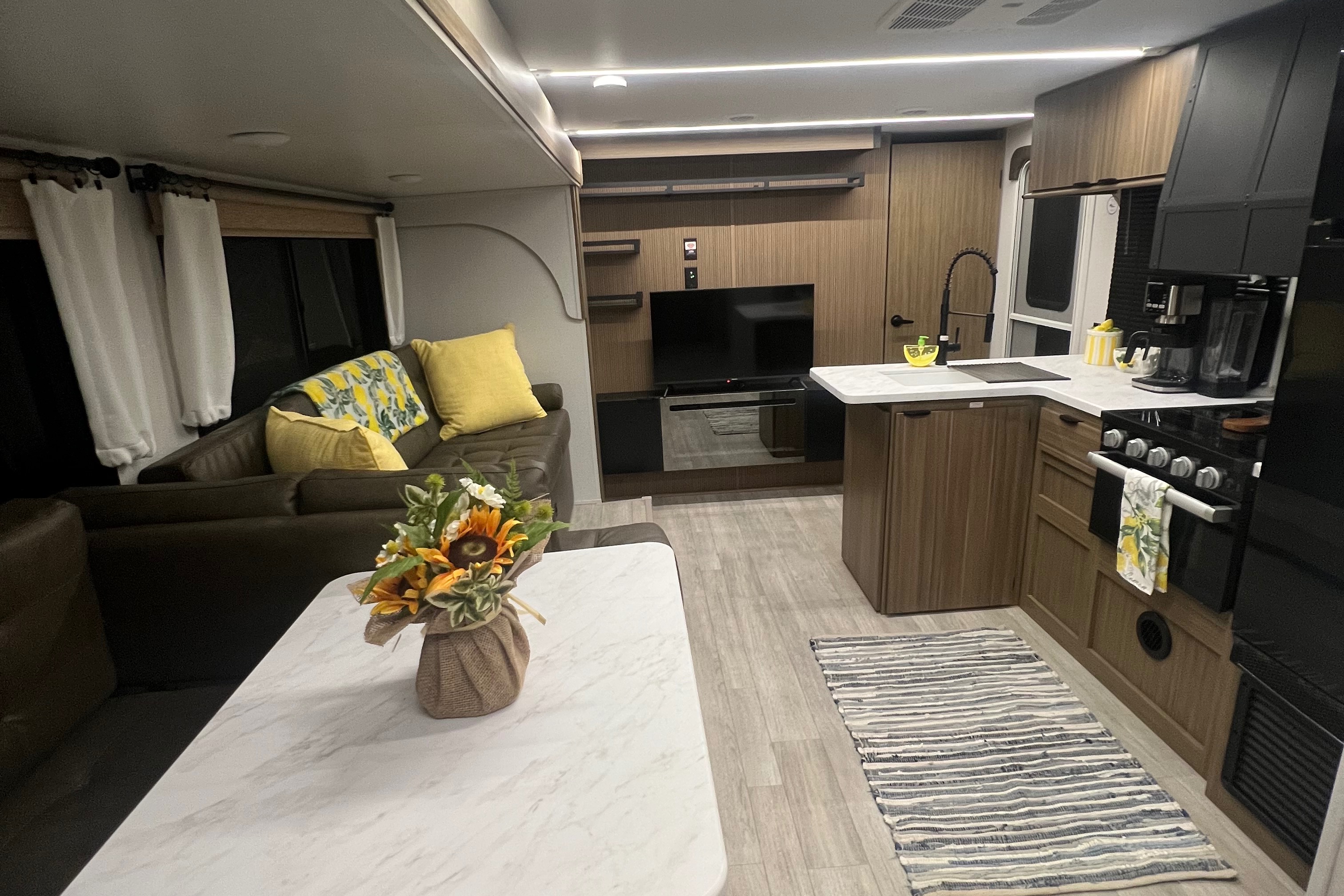 Nomadic Nature Rentals w Luxury Amenities (Lemonade)