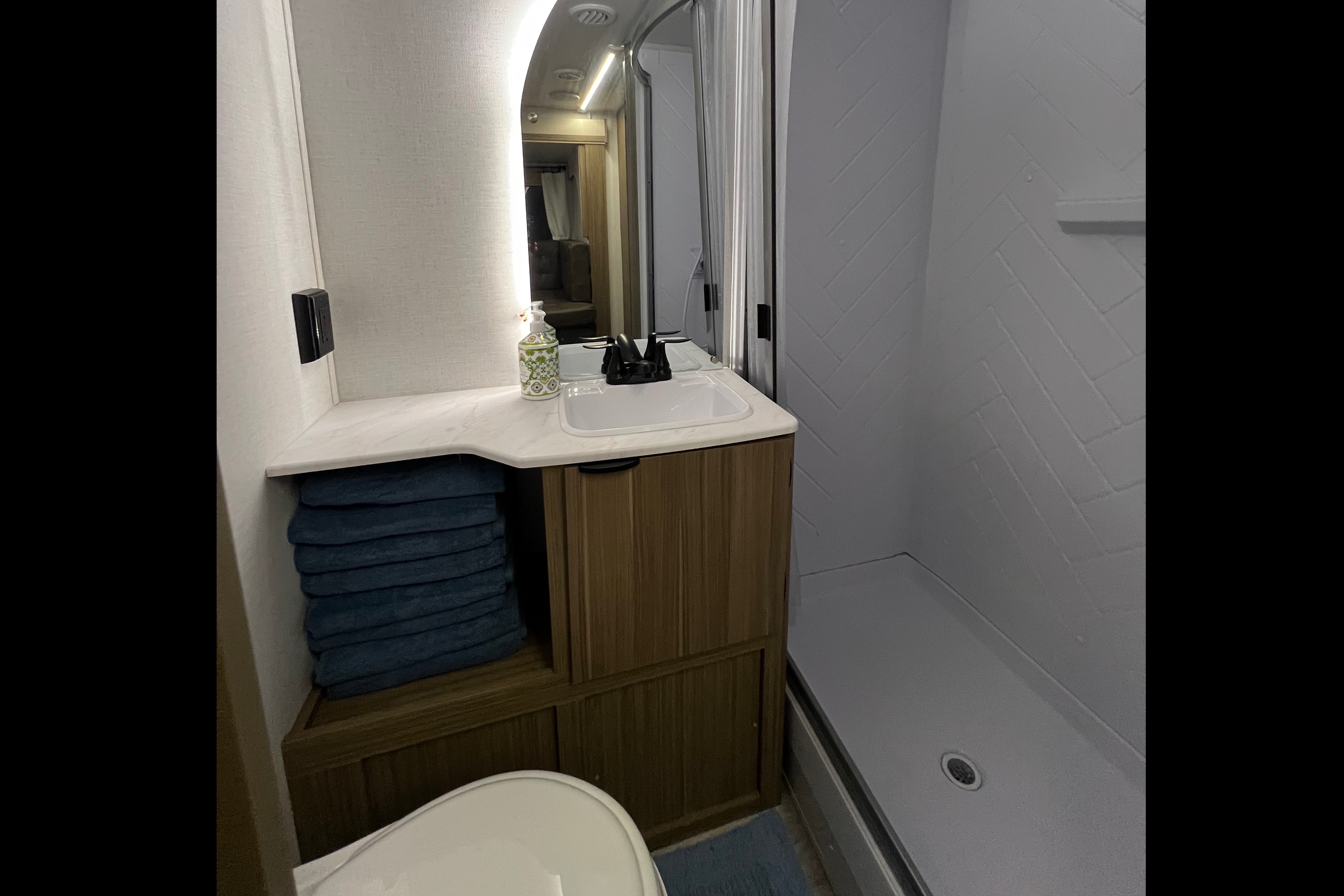 Nomadic Nature Rentals w Luxury Amenities (Lemonade)