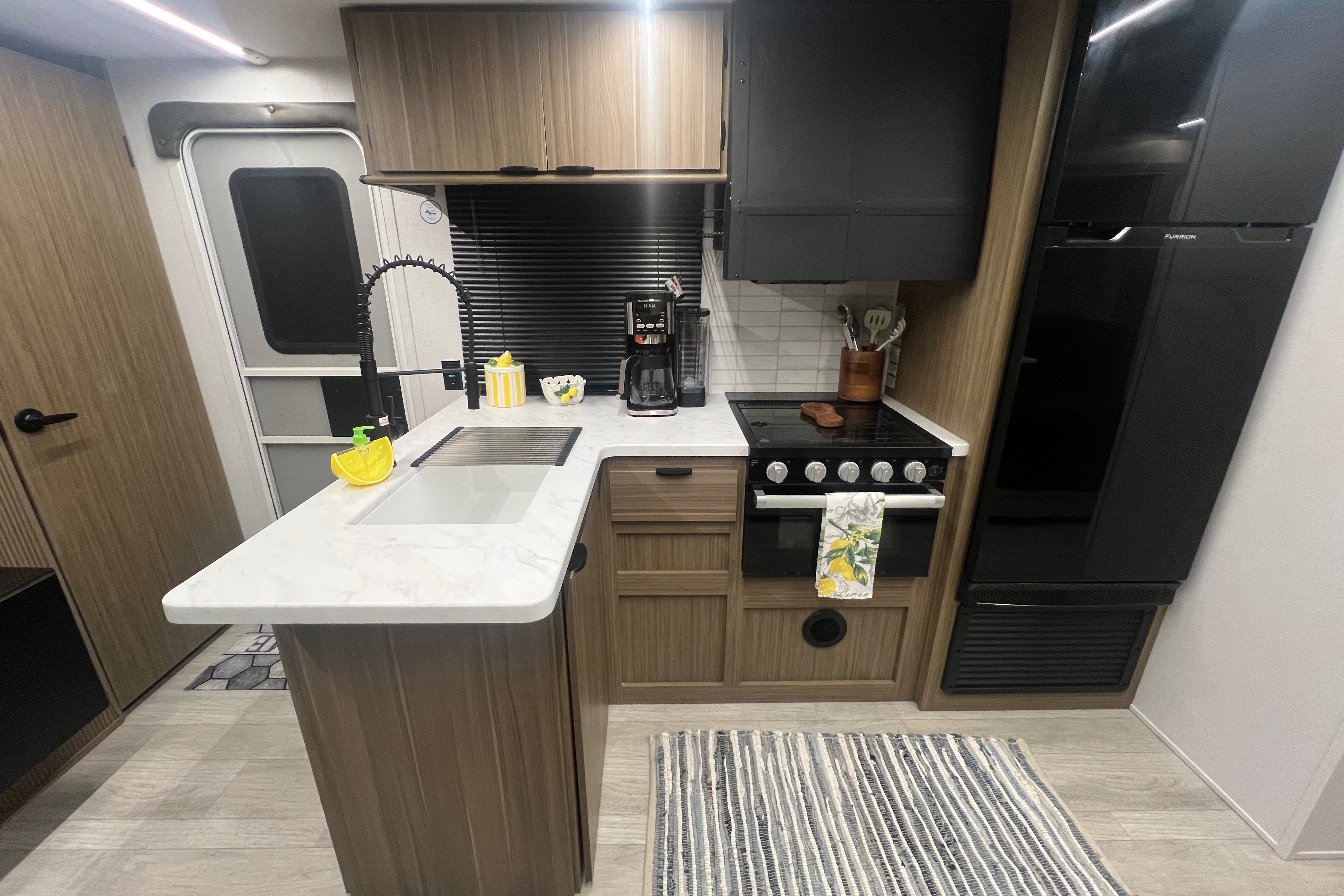 Nomadic Nature Rentals w Luxury Amenities (Lemonade)