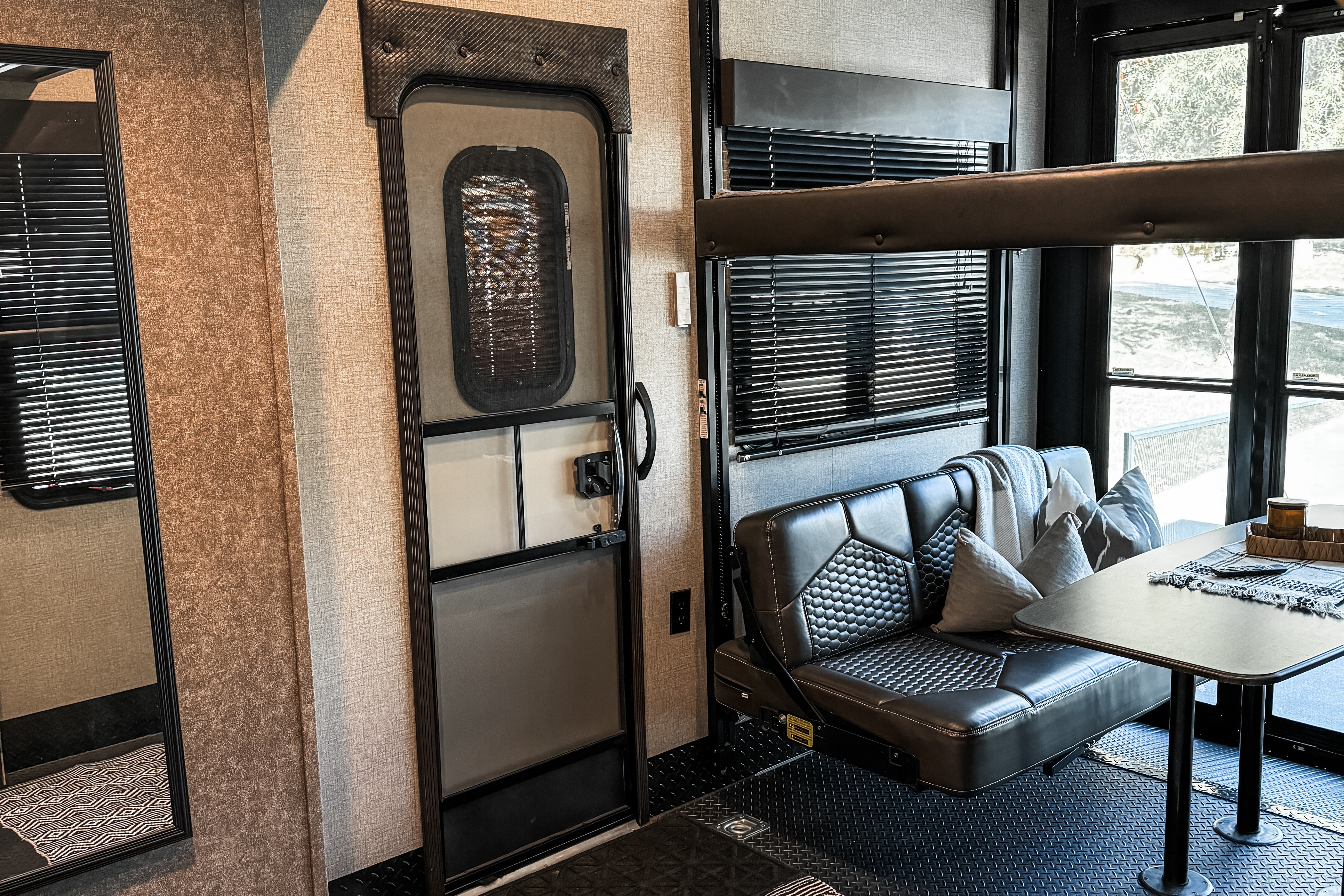 Jayco SEISMIC 4113 5TH Wheel