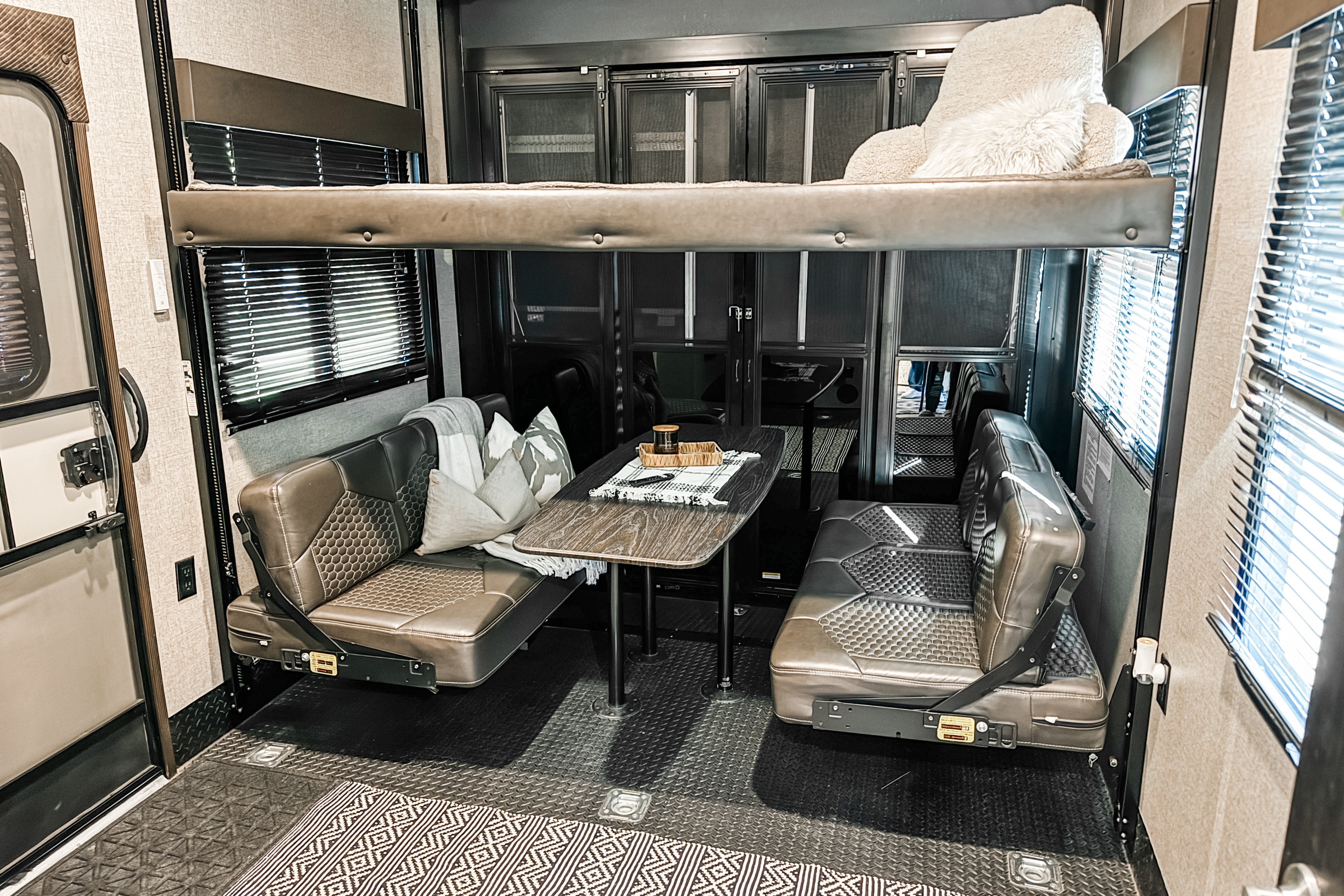Jayco SEISMIC 4113 5TH Wheel