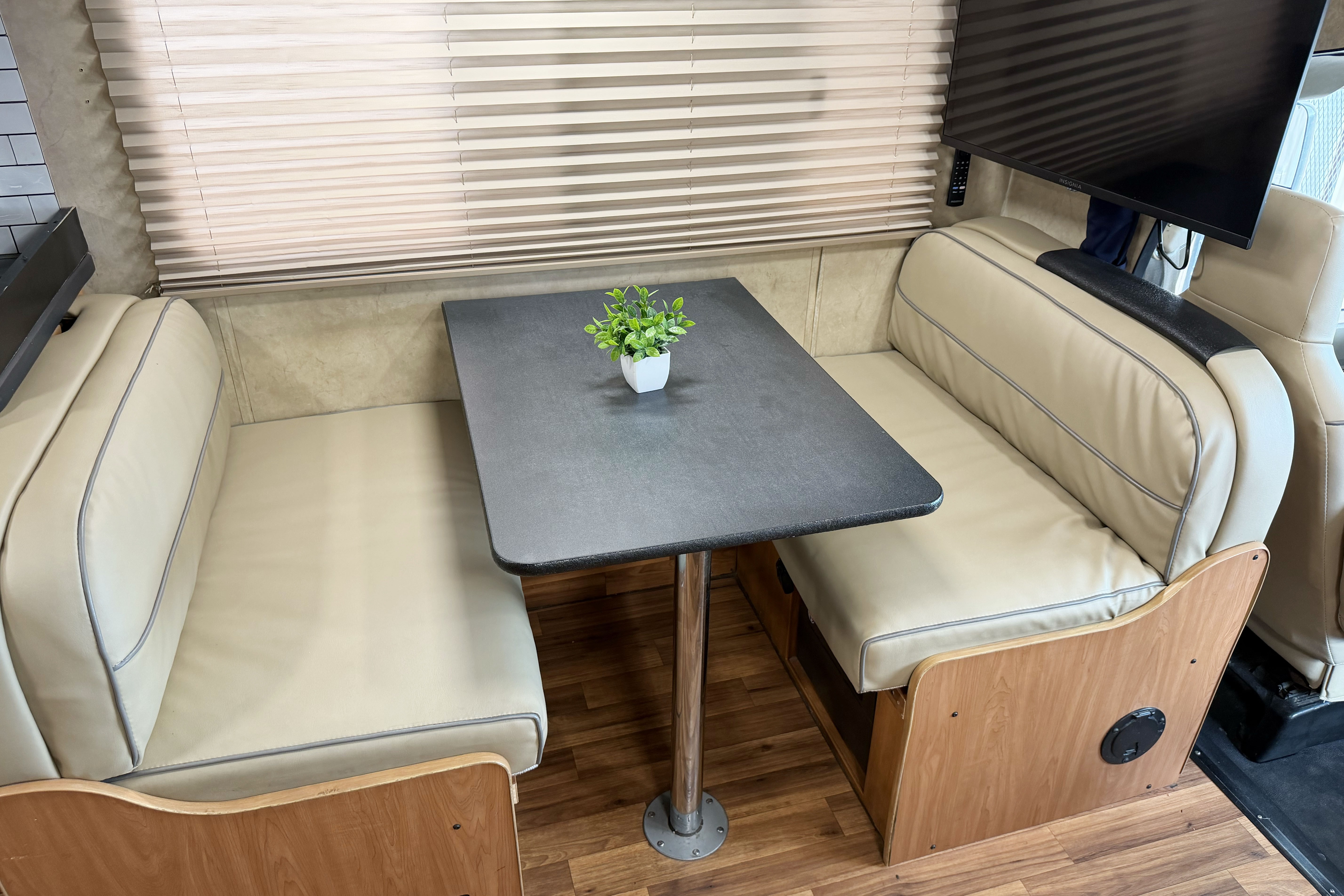 (#4) 30' Class C - Sleeps 6 - Generator, AC, Cozy- Festival, Burning Man