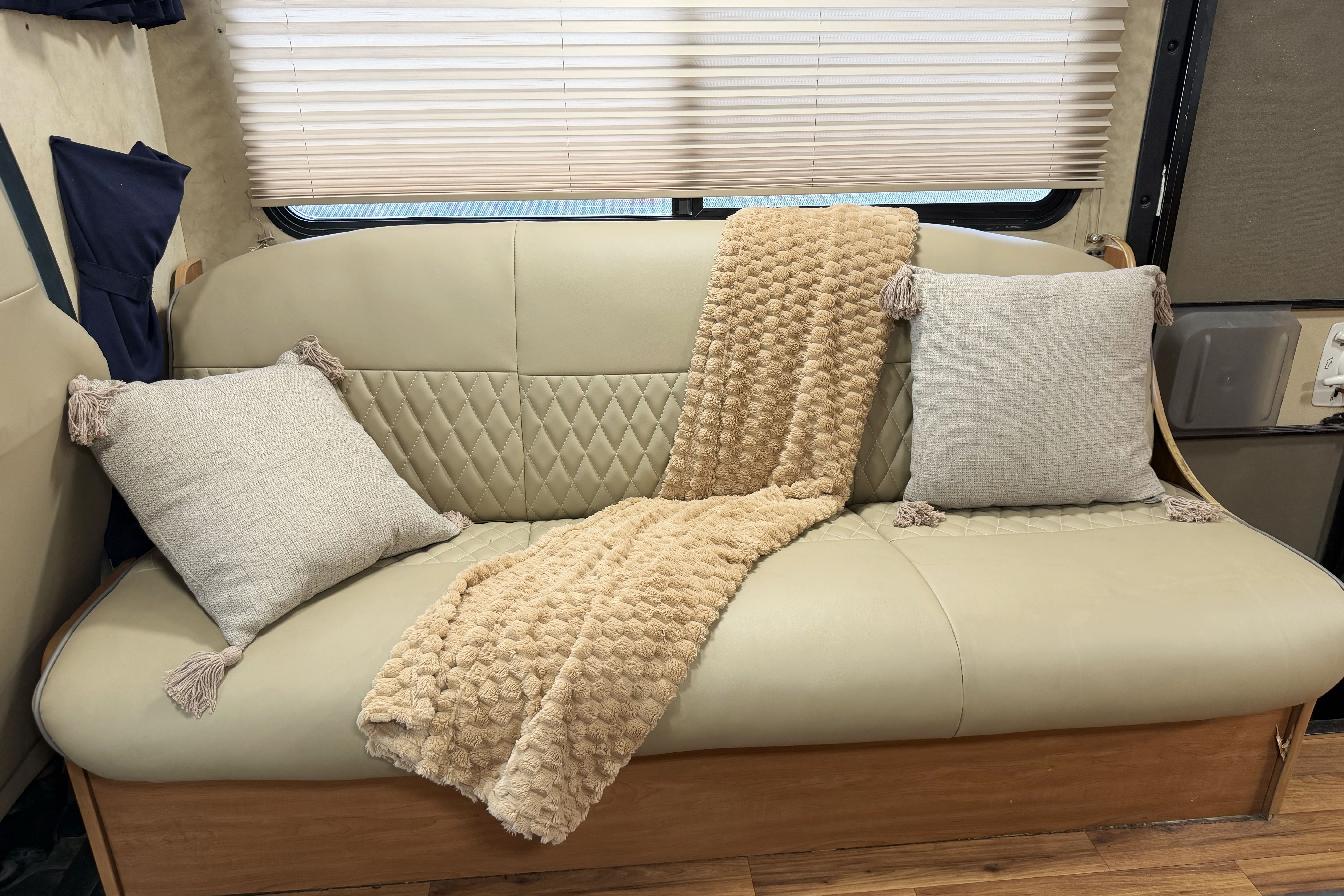 (#4) 30' Class C - Sleeps 6 - Generator, AC, Cozy- Festival, Burning Man