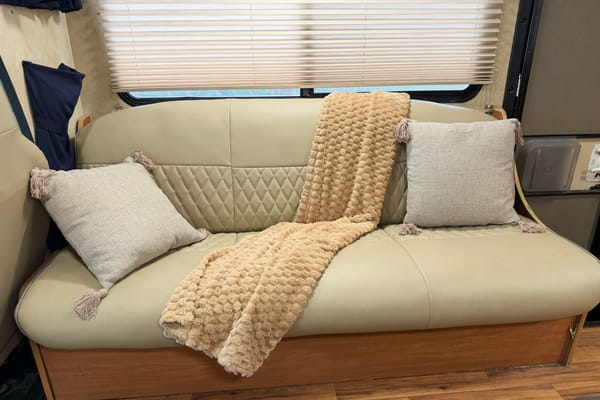 (#4) 30' Class C - Sleeps 6 - Generator, AC, Cozy- Festival, Burning Man