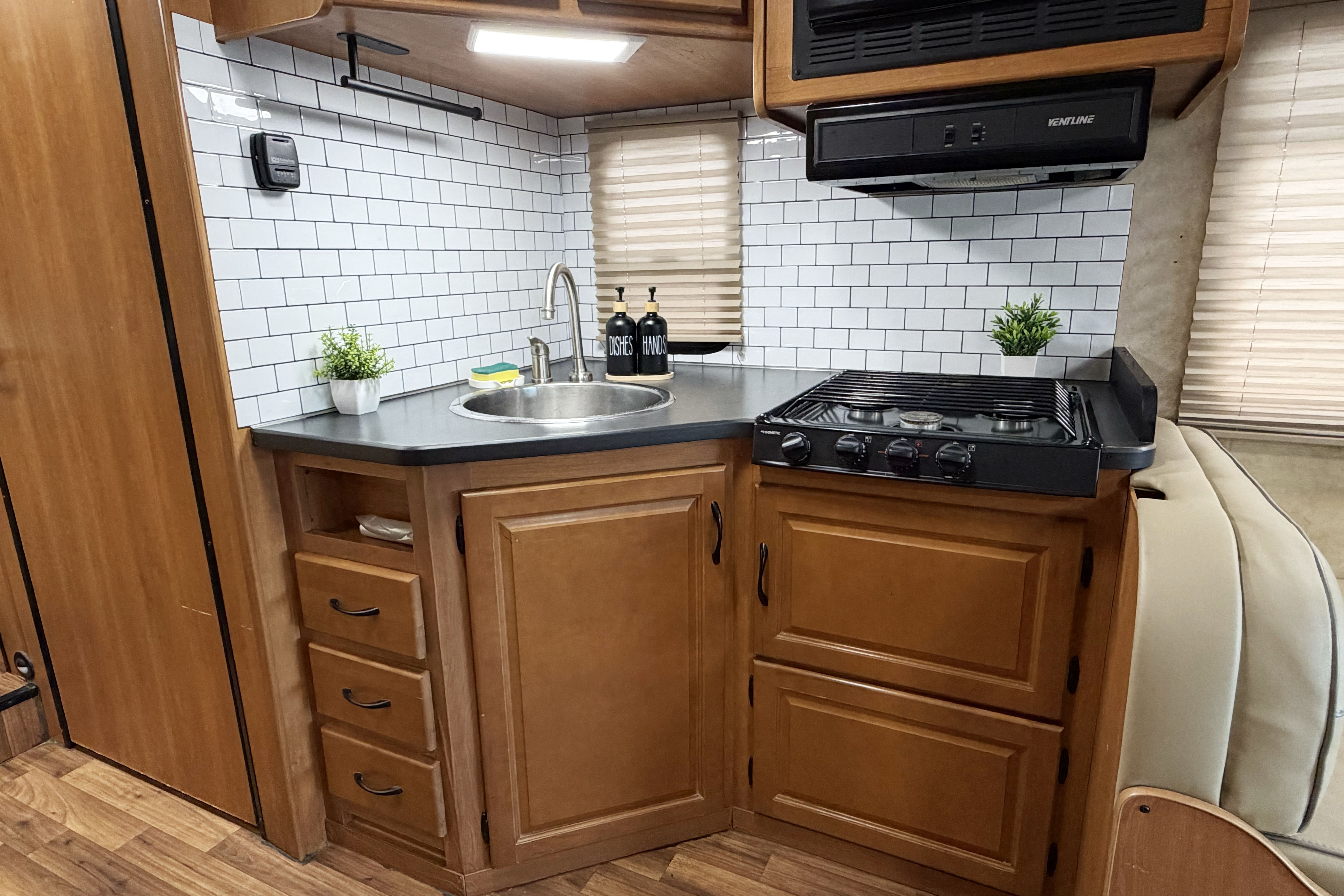 (#4) 30' Class C - Sleeps 6 - Generator, AC, Cozy- Festival, Burning Man