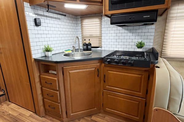 (#4) 30' Class C - Sleeps 6 - Generator, AC, Cozy- Festival, Burning Man