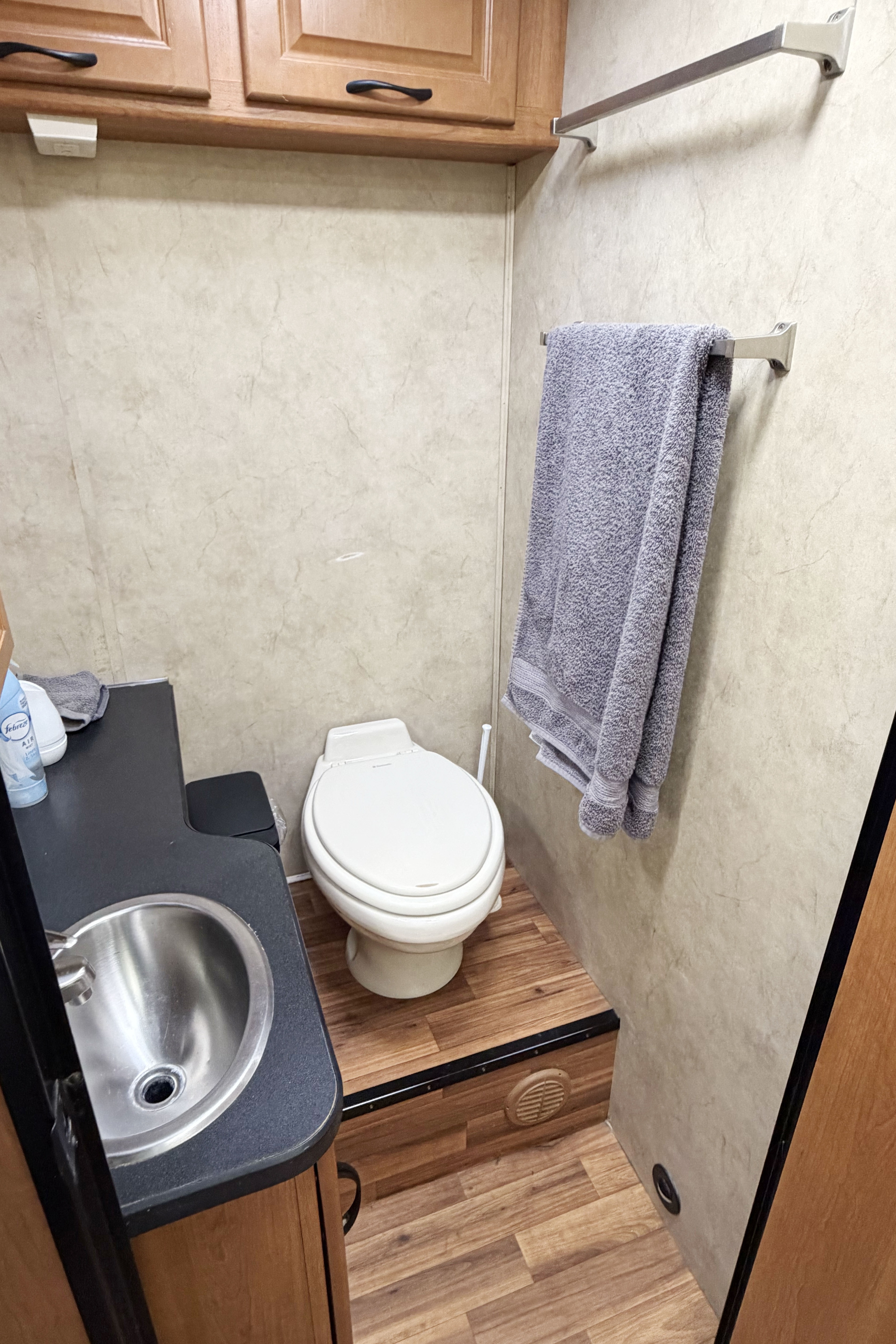 (#4) 30' Class C - Sleeps 6 - Generator, AC, Cozy- Festival, Burning Man