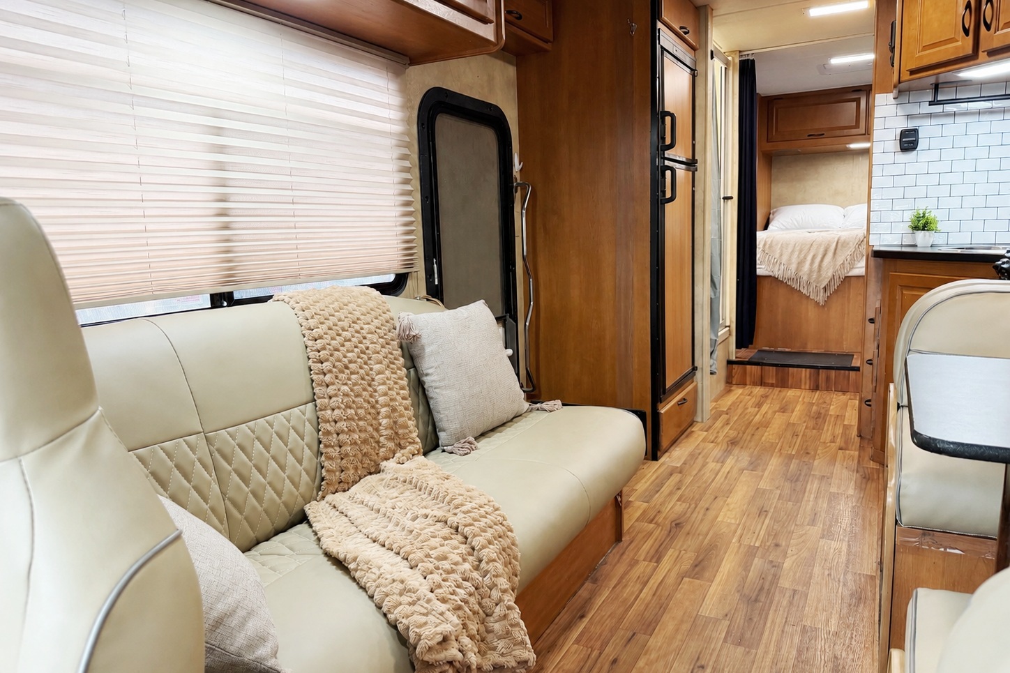 (#4) 30' Class C - Sleeps 6 - Generator, AC, Cozy- Festival, Burning Man
