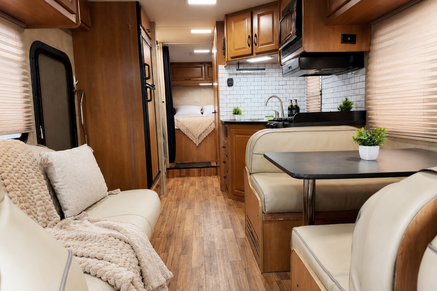 (#4) 30' Class C - Sleeps 6 - Generator, AC, Cozy- Festival, Burning Man