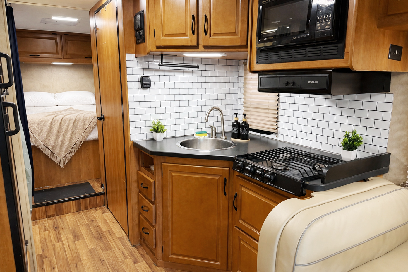 (#4) 30' Class C - Sleeps 6 - Generator, AC, Cozy- Festival, Burning Man